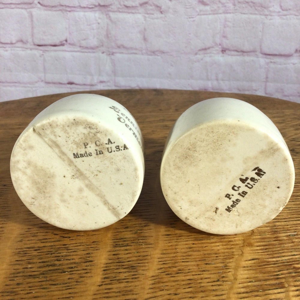 Vintage Bennington, Vermont Two-Tone Salt and Pepper Shaker Pair - Picture 5 of 6